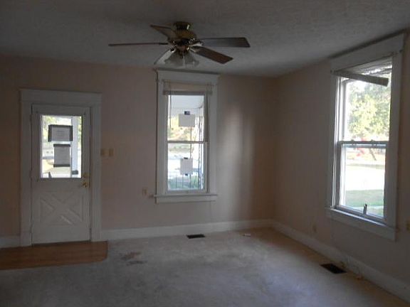 5th image of 921 N Sexton St