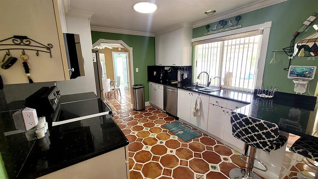 3 bed, 1710 sqft, $6,500 — Photo 2