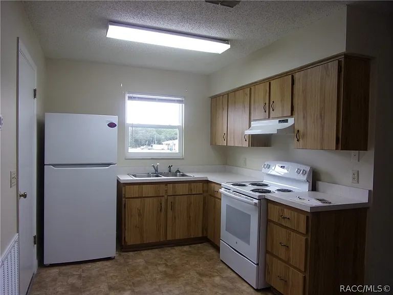 2321 Carter St #C — Photo 5