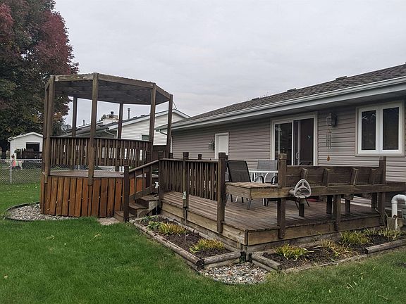 3rd image of W197N16531 Aspen Dr