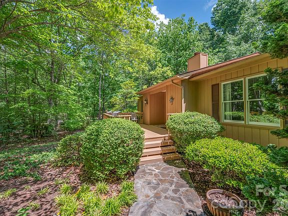 5th image of 66 Oakwood Ln