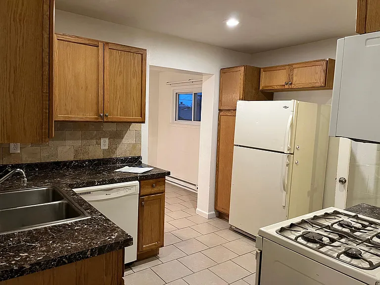 27220 Lawnwood St — Photo 3