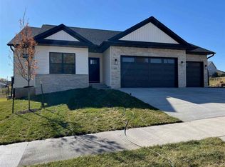 808 Prairie View Dr, West Branch, IA 52358