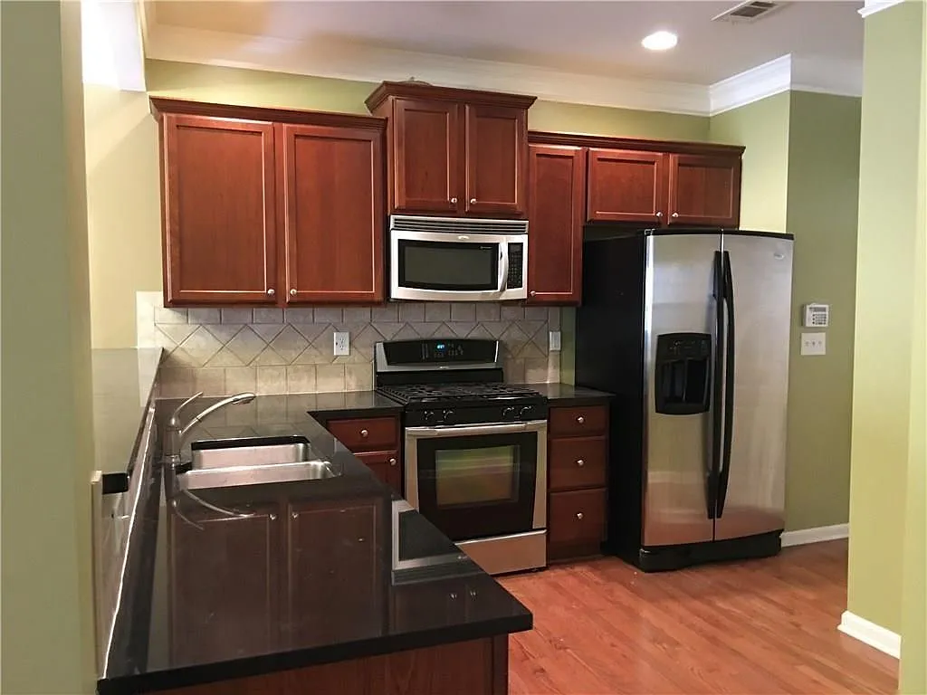 3 bed, 2.5 bath, 1913 sqft, $2,650 — Photo 3