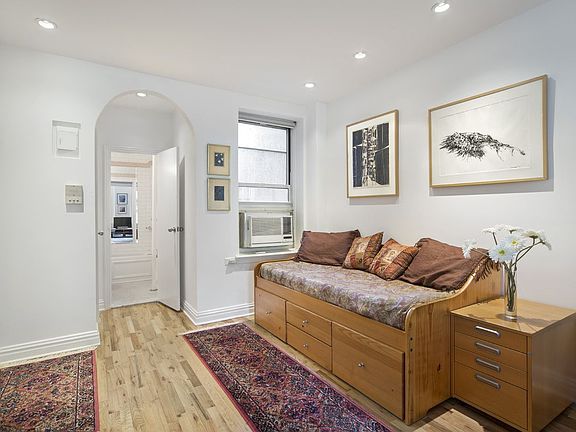 4th image of 26 Gramercy Park S APT 4B