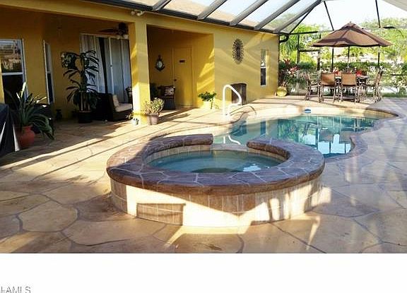 3rd image of 2102 SW 50th Ln