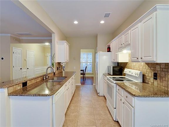 5th image of 807 Autumn Rain Ln