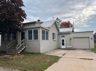 426 2nd St, Oconto, WI 54153