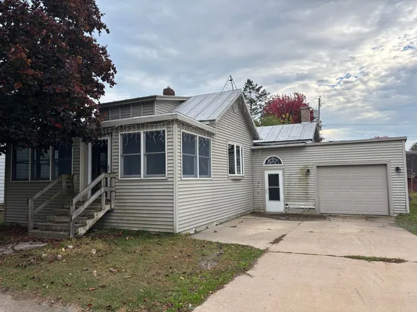 426 2nd St, Oconto, WI 54153