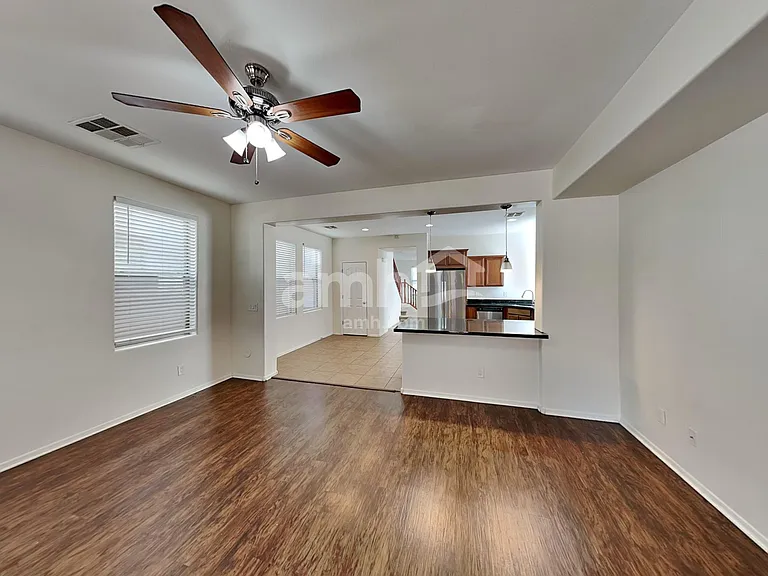 3282 E Oakland St — Photo 6