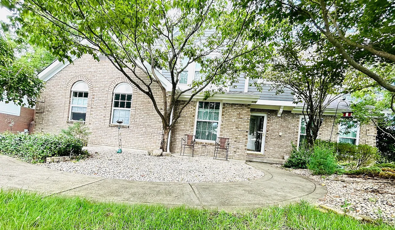 3 bed, 3261 sqft, $2,800 — Photo 2