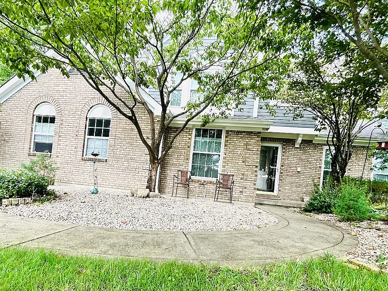 6112 Tarn Cir — Photo 2