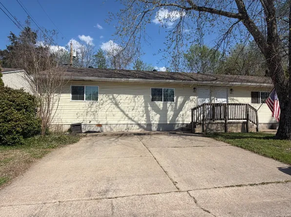 888 Evergreen Ave, Hollister, MO 65672