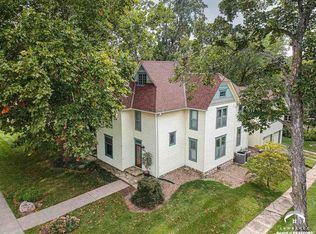 303 8th St, Baldwin City, KS 66006