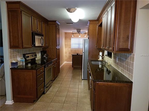 5th image of 6040 Santa Monica Dr