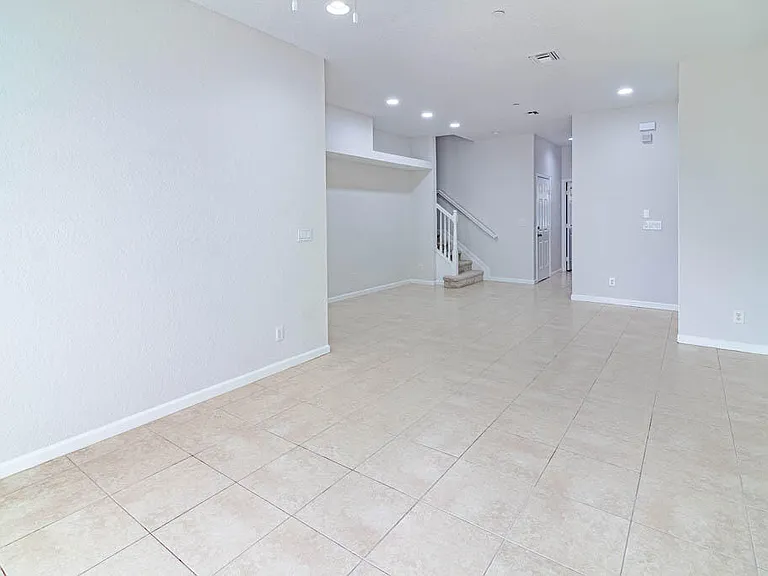 356 SE Bloxham Way — Photo 16
