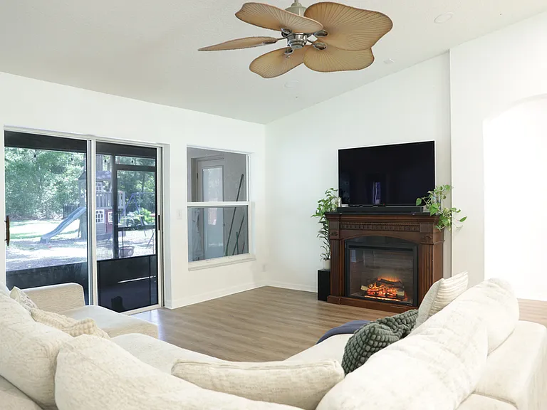 1511 McCrea Dr — Photo 9