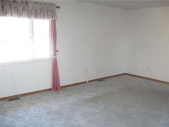 4th image of 9768 Sweetbriar Dr