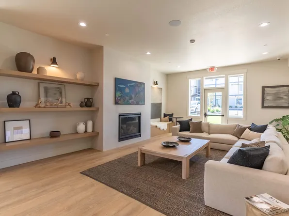 Cascade Place Apartment Homes