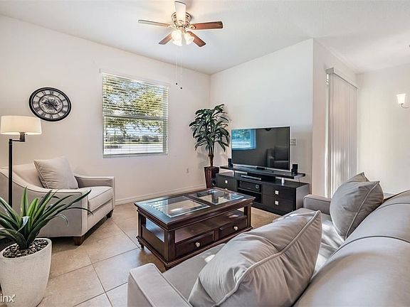 3rd image of 3836R Silverlake Way