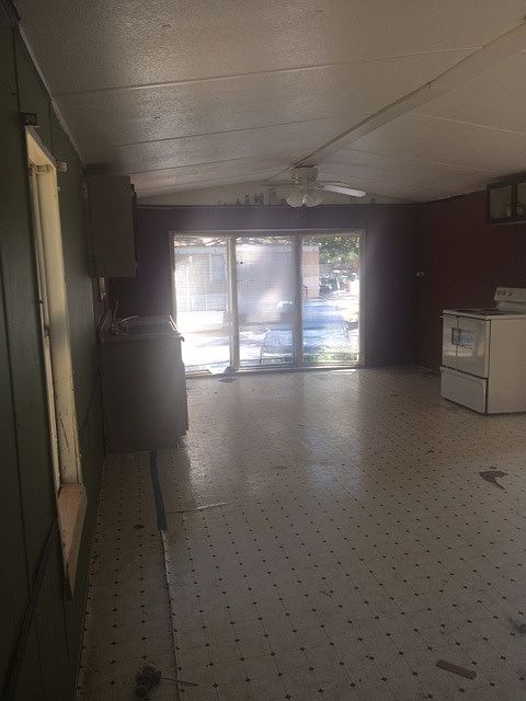2nd image of 852 Fountain Cir