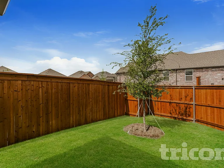 8113 Brookhaven Dr — Photo 14