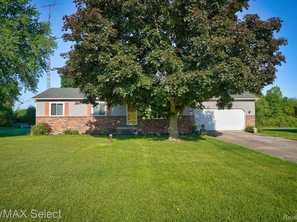 8577 Tim Tam Trl, Flushing, MI 48433