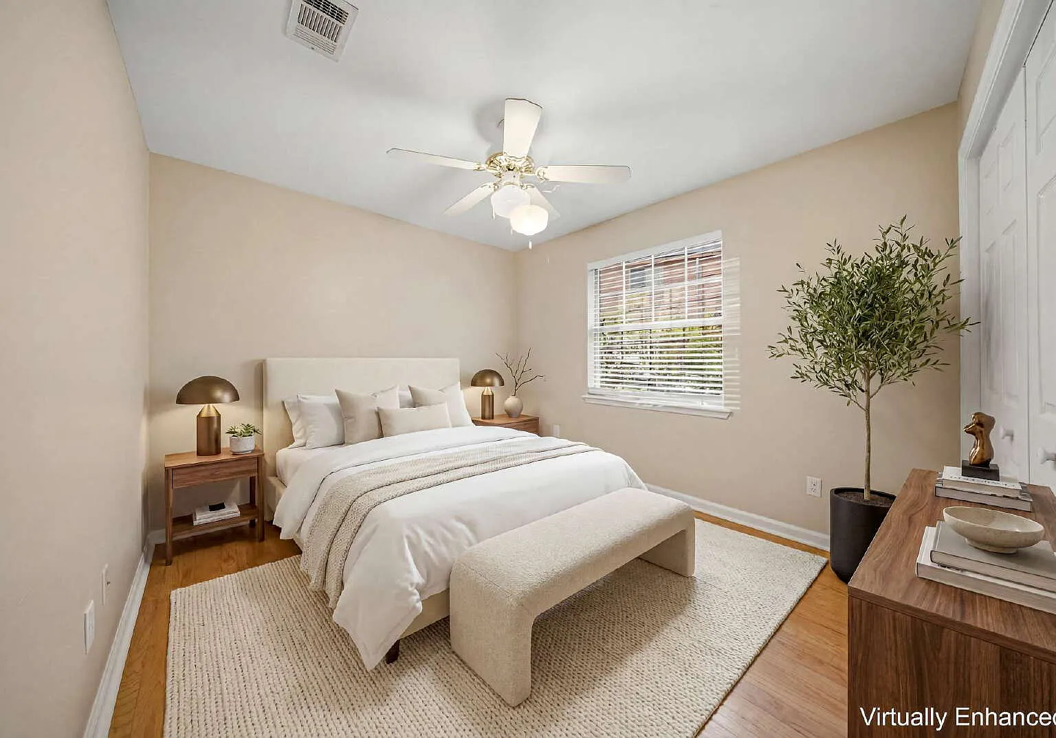4 bed, 2.0 bath, 2000 sqft, $2,400 — Photo 4