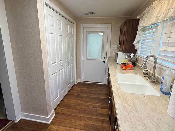 3rd image of 167 Phelps Rd
