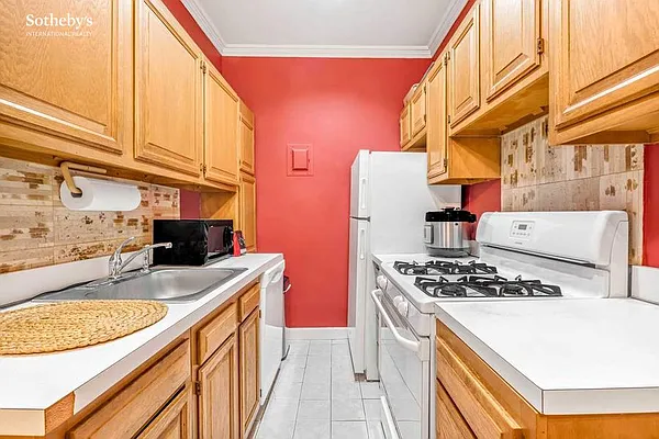 Sold by Sotheby's International Realty | media 13