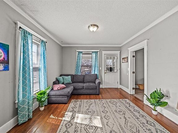 5th image of 131 S Neconi Ave