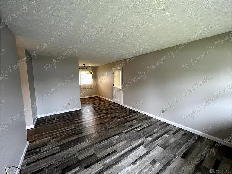 635 Cyril Ct — Photo 4