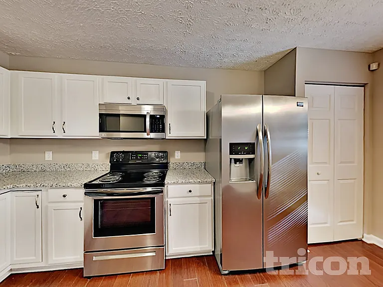 3328 Neptune Dr — Photo 6