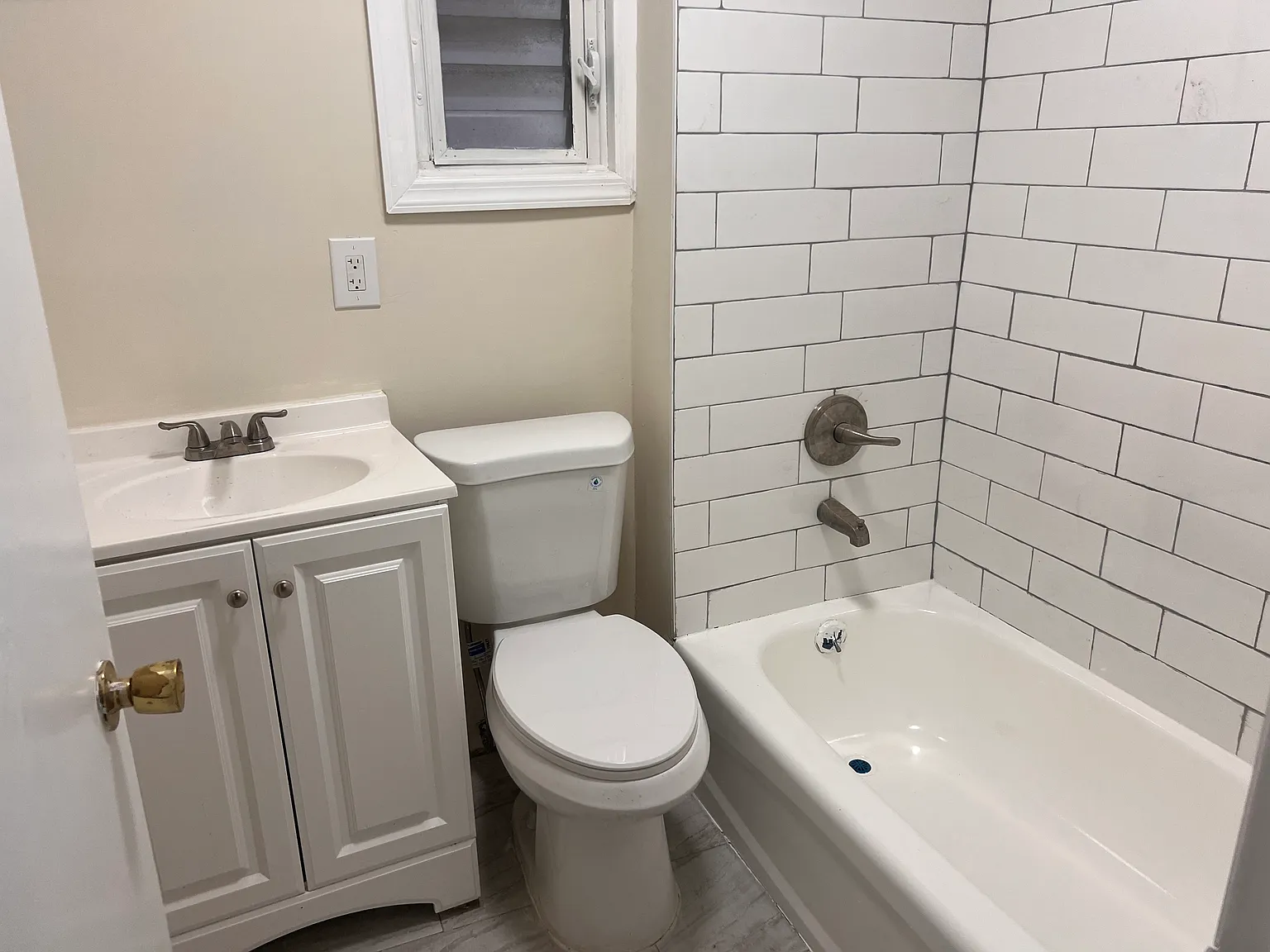 3 bed, 900 sqft, $2,700 — Photo 4