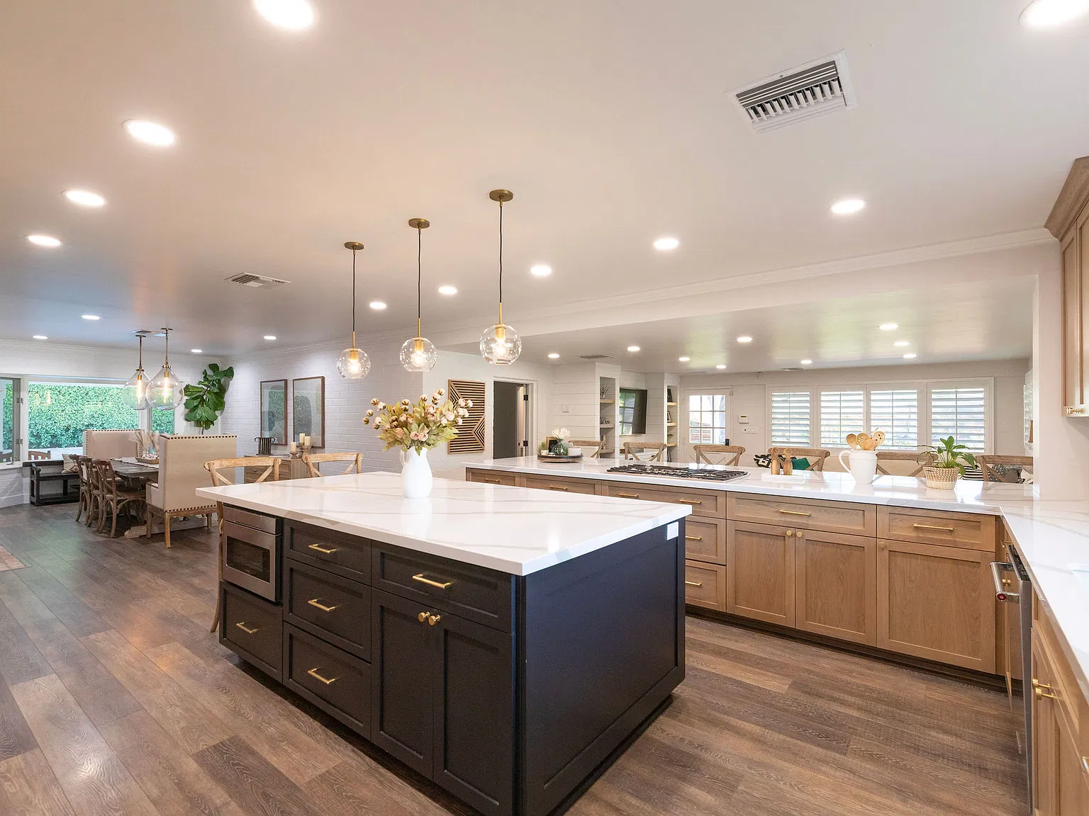 3 bed, 3.5 bath, 3170 sqft, $3,850 — Photo 4