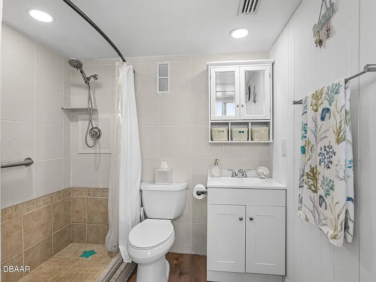 2711 N Halifax Ave — Photo 7
