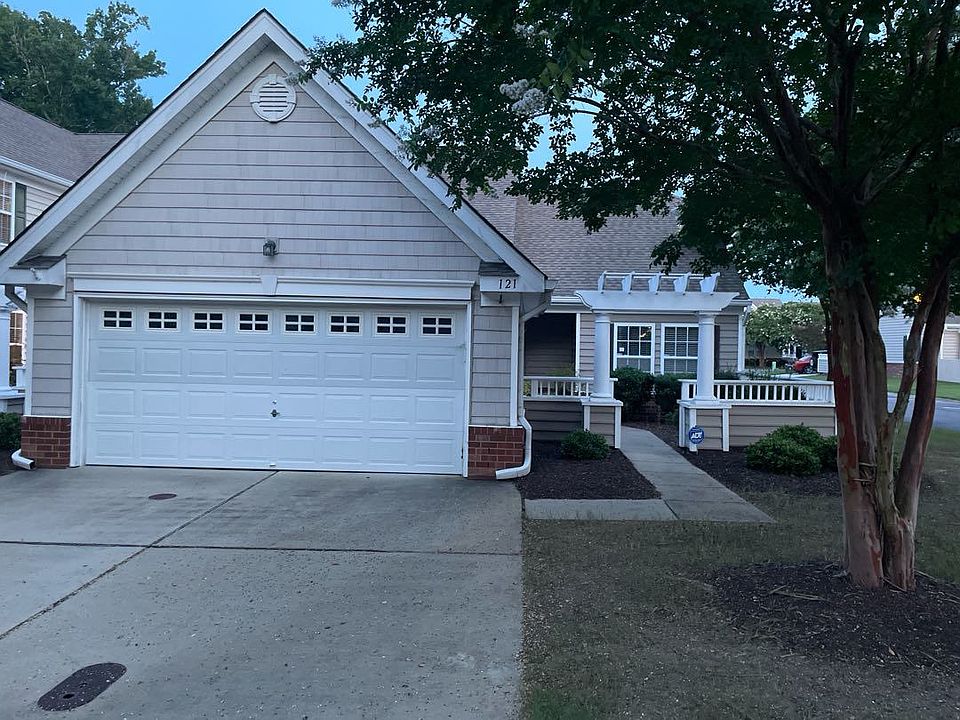 1st image of 121 Lands End Ln