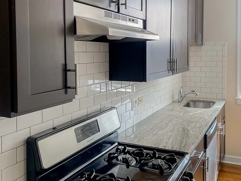 855 W Cornelia Ave #2W — Photo 6