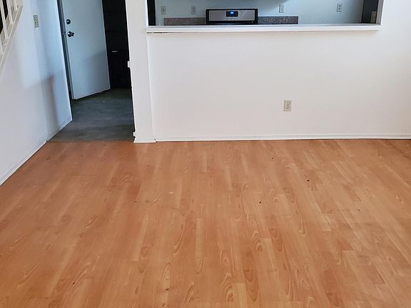 5th image of 1460 Kendall Dr Unit 6