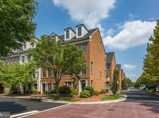 5229 Harold Secord St, Alexandria, VA 22304