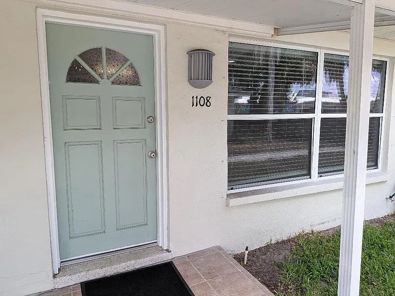1108 Angle Rd — Photo 2