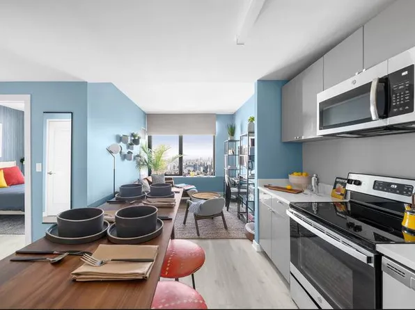 600 Pavonia Avenue image 1 of 24