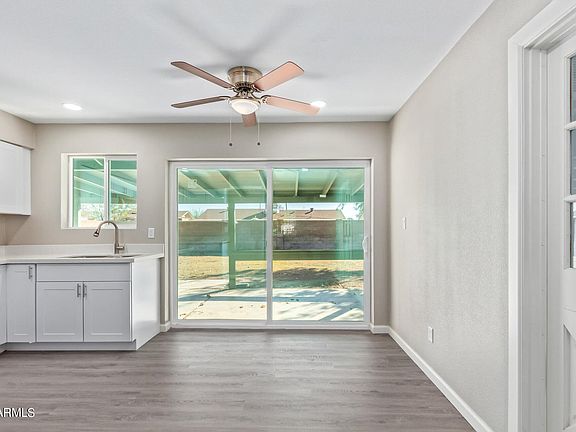 3rd image of 2429 W Sunnyside Ave