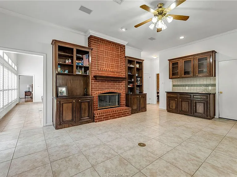 4601 Valley Brook Cir — Photo 10