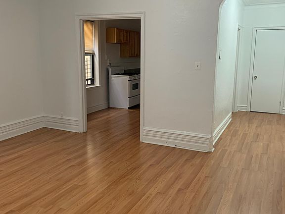 5th image of 214 Glenwood Ave APT 210