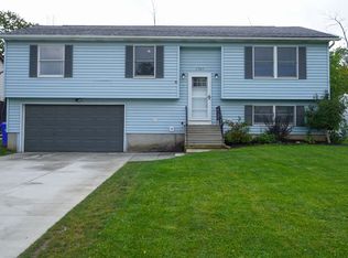 1585 Sundance Trl, Lake View, NY 14085