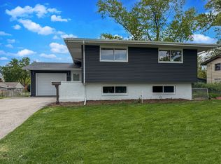 2541 75th St, Woodridge, IL 60517