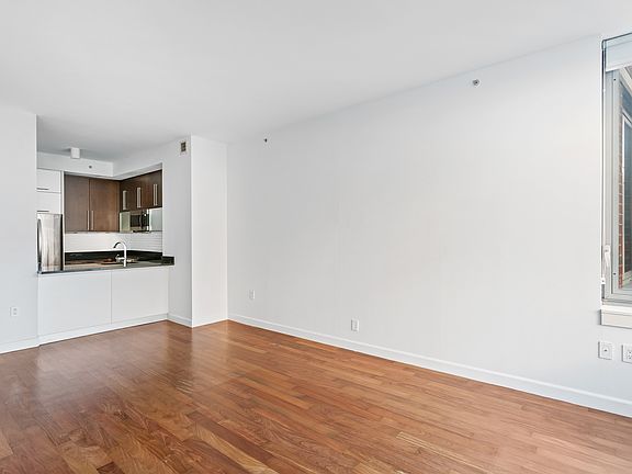 4th image of 100 Jay St APT 8B