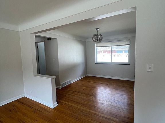 4th image of 4900 Belleview Ave