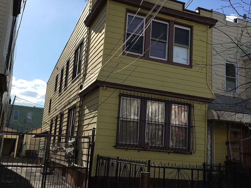 2nd image of 3778 101st St
